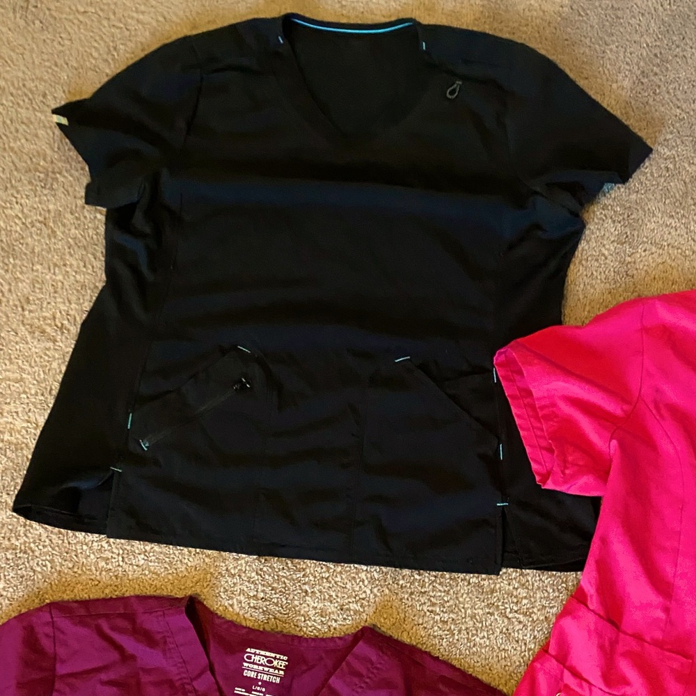 Women’s Scrubs - Picture 3 of 4